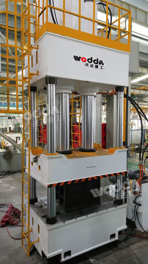 500噸四柱液壓機車間實物 500噸四柱液壓機車間實物