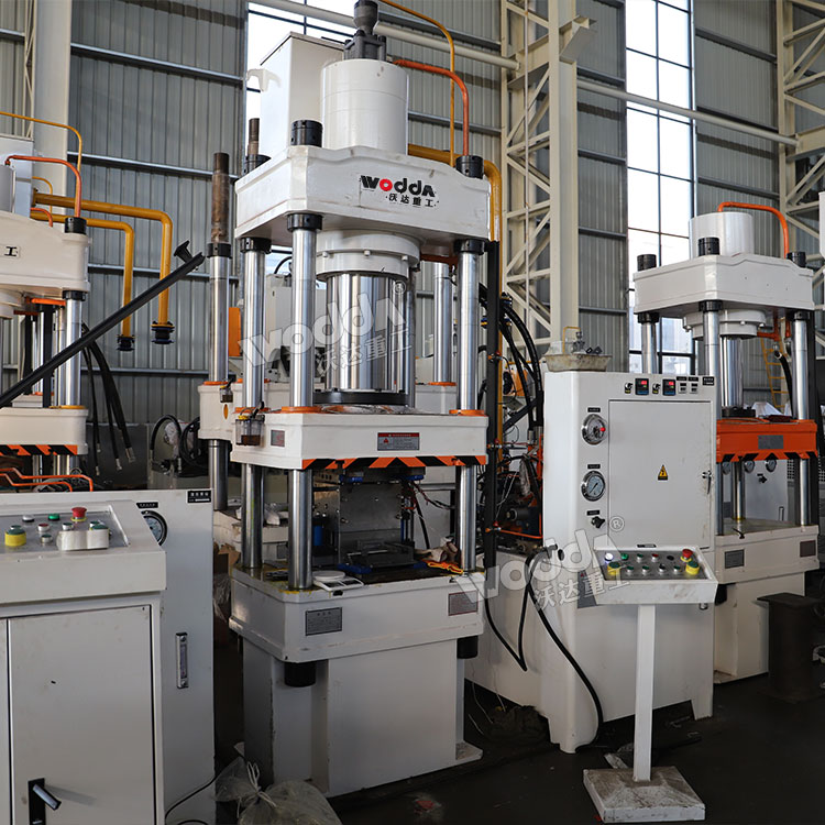 200噸四柱液壓機(jī) 200噸四柱液壓機(jī)