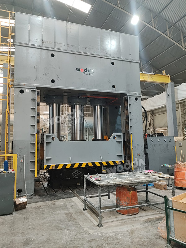 2000噸復合材料成型液壓機 2000噸復合材料成型液壓機