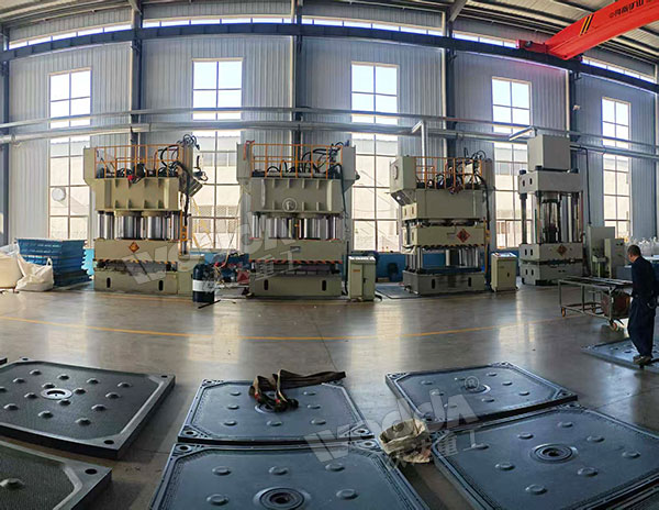 3臺壓濾機濾板成型液壓機調試完成 3臺壓濾機濾板成型液壓機調試完成