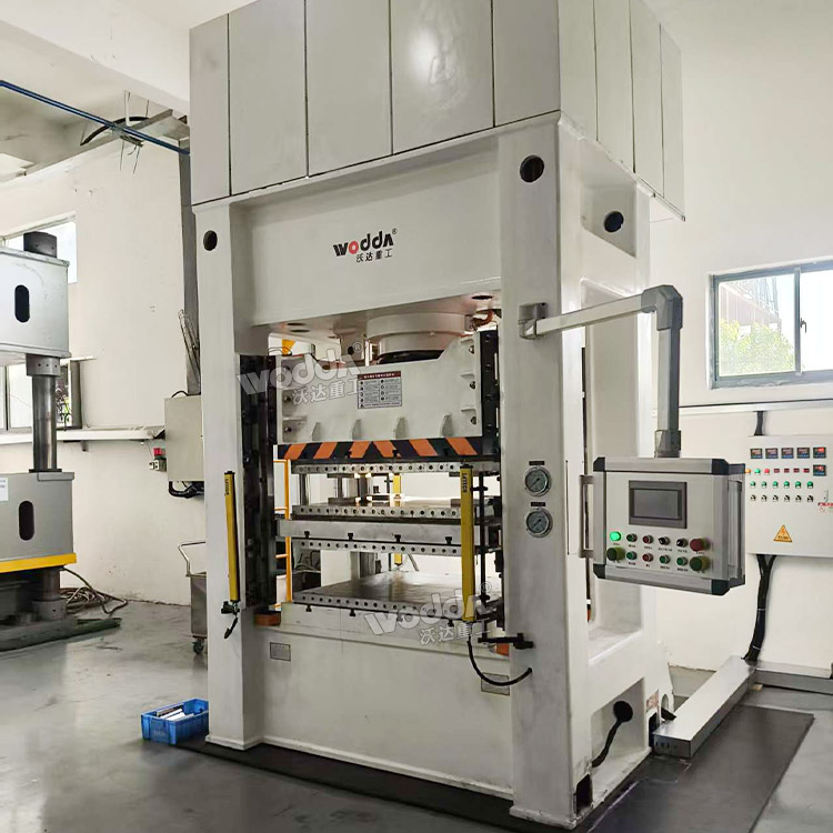 315噸框架式液壓機現場 315噸框架式液壓機現場