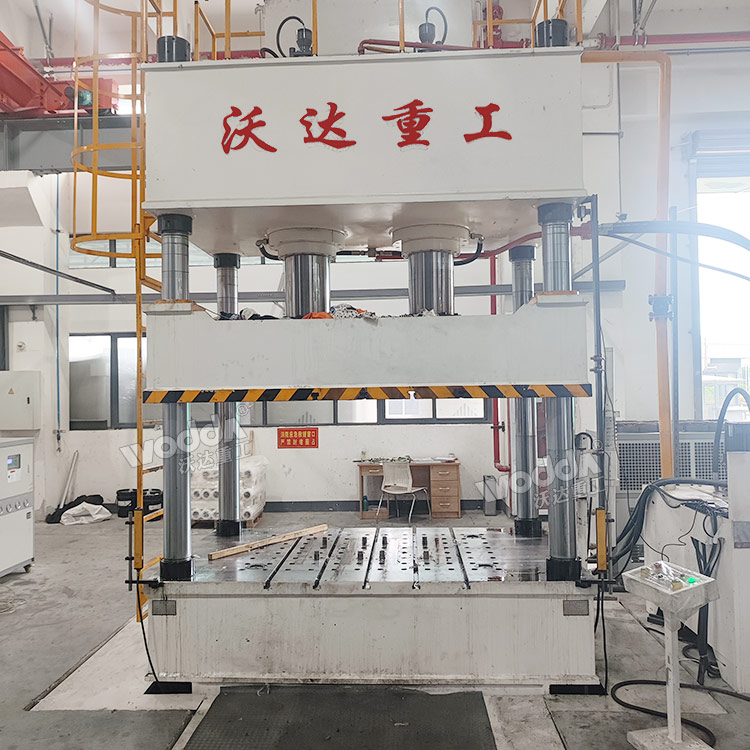 500噸四柱液壓機(jī) 500噸四柱液壓機(jī)