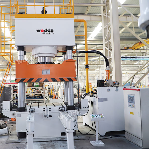 1000噸四柱液壓機(jī) 1000噸四柱液壓機(jī)