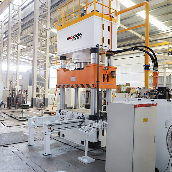 1000噸液壓機(jī) 1000噸液壓機(jī)