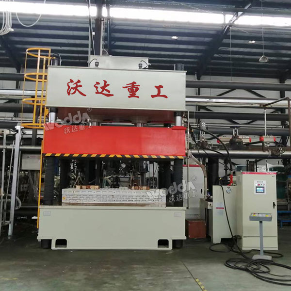 315噸四柱液壓機現場 315噸四柱液壓機現場