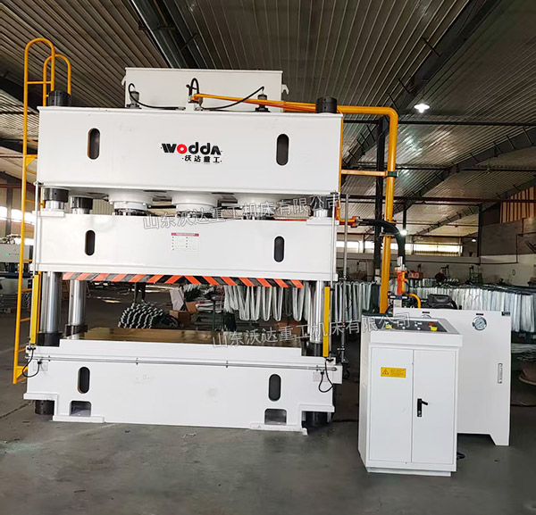 500噸制冷機冷凝管校平液壓機現場 500噸制冷機冷凝管校平液壓機現場