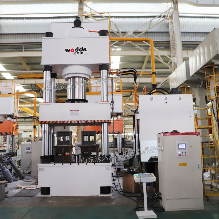 1000噸四柱液壓機車間實物