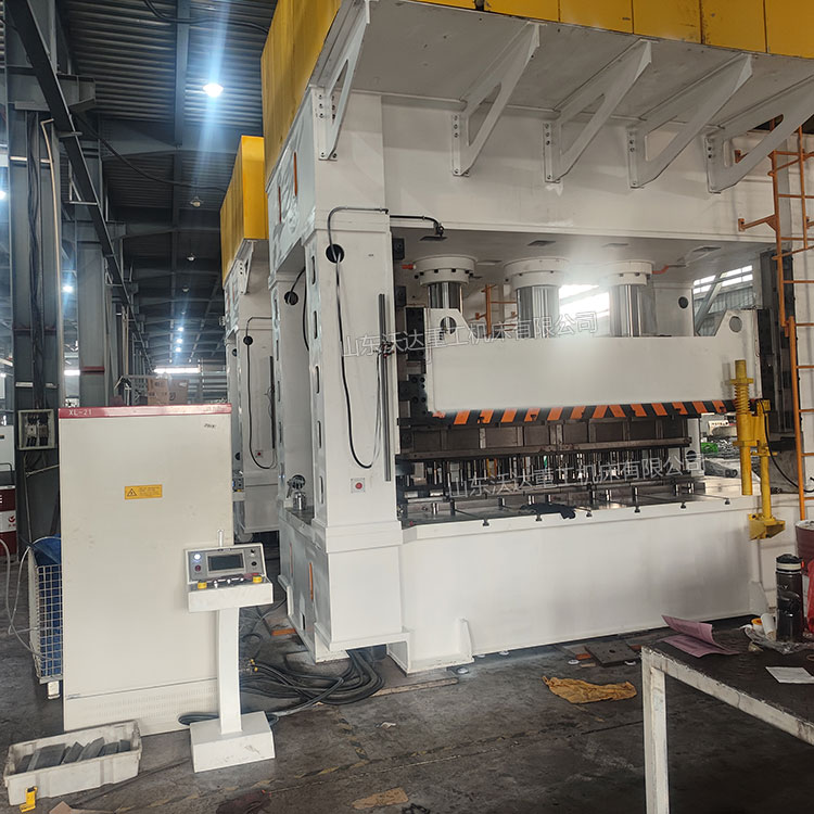 630噸框架式液壓機現場試機 630噸框架式液壓機現場試機